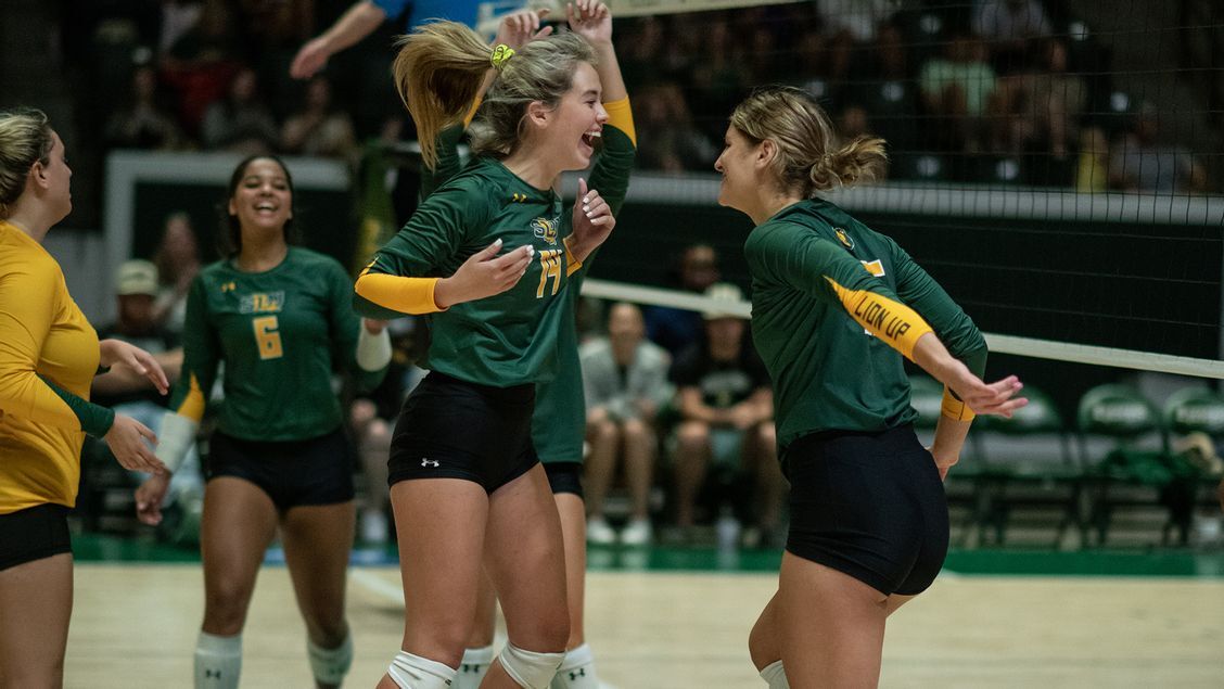 SLU Volleyball 2022